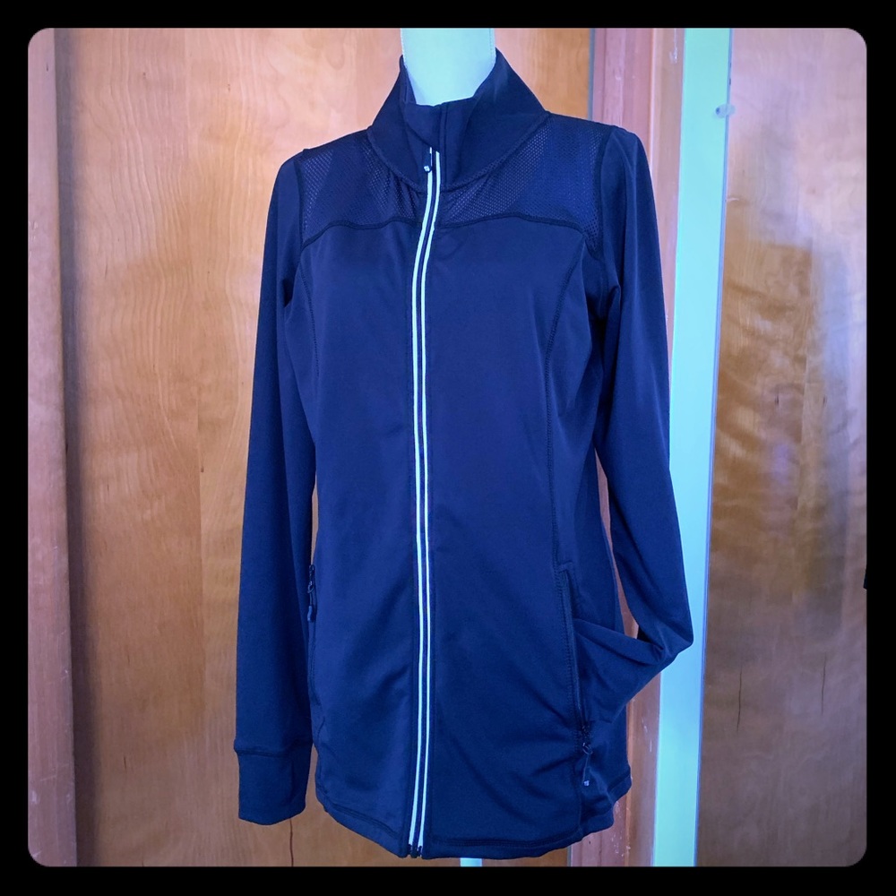 Mesh jacket with thumb holes